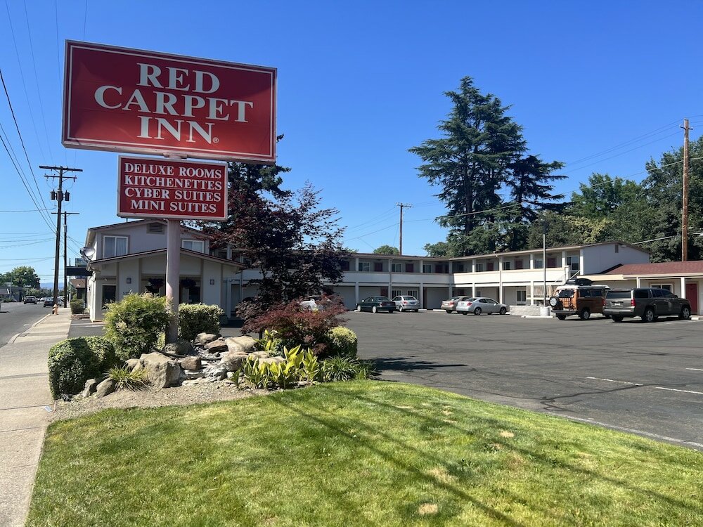 Фото Red Carpet Inn Medford
