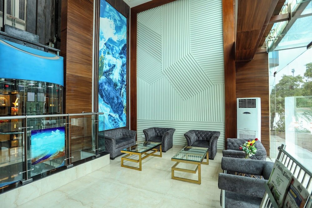 Фото Hyphen Business Hotel