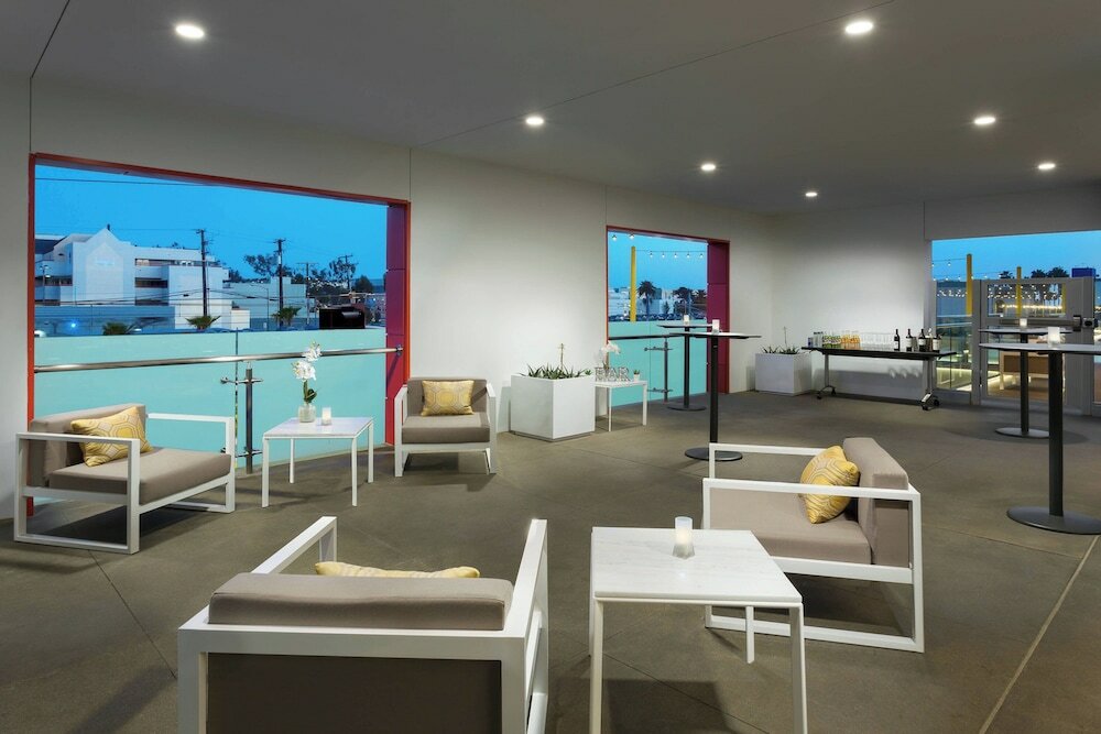 Фото Courtyard by Marriott Santa Monica