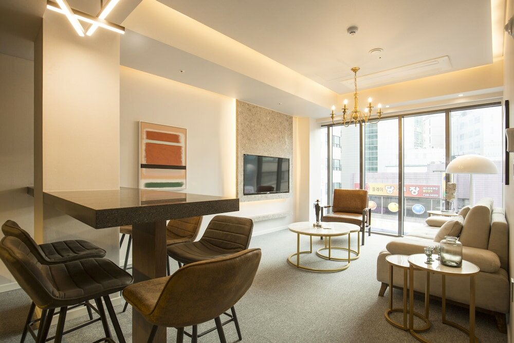 Фото Uh Suite The Jongno