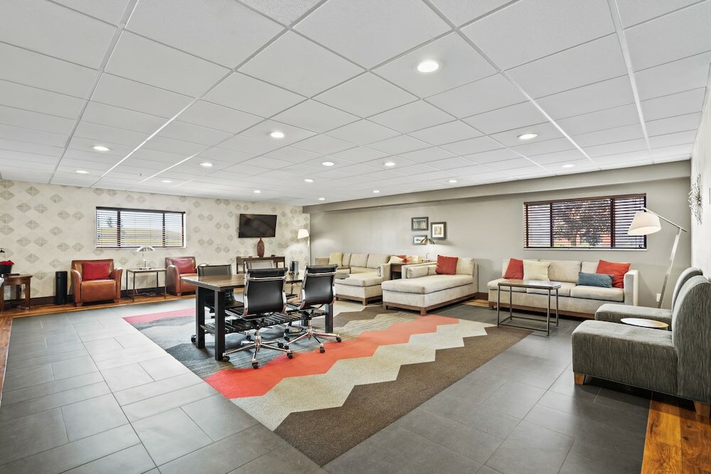 Фото Four Points by Sheraton Milwaukee Airport