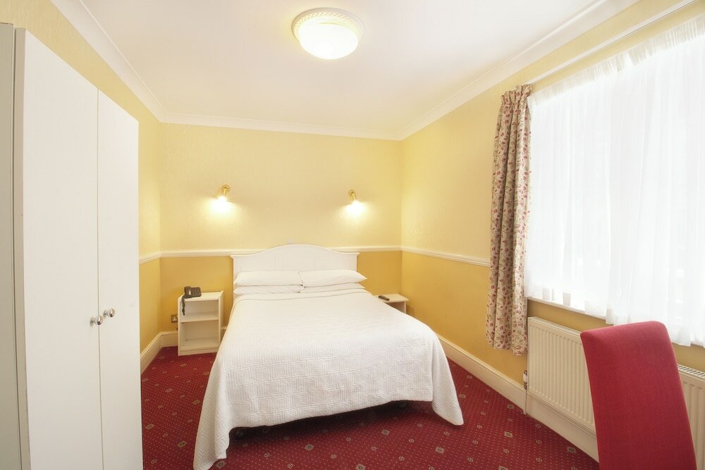 Фото Balmoral House Hotel