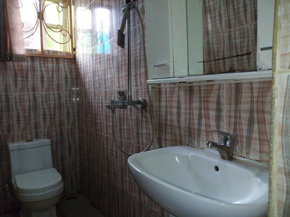 Фото First Laurel Hotel & Suites