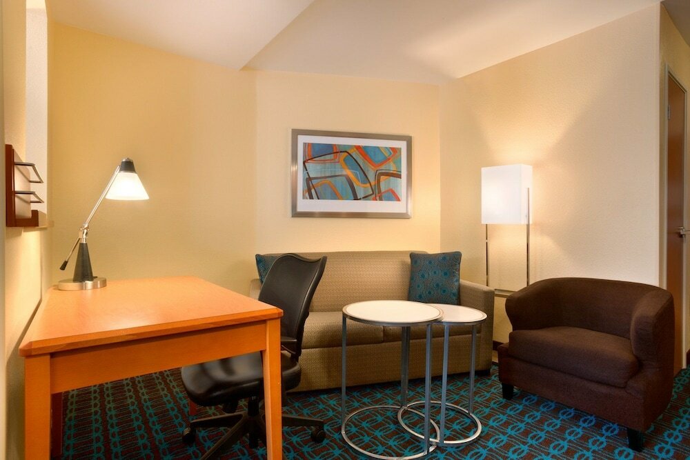 Фото Fairfield Inn & Suites Houston Energy Corridor/Katy Freeway