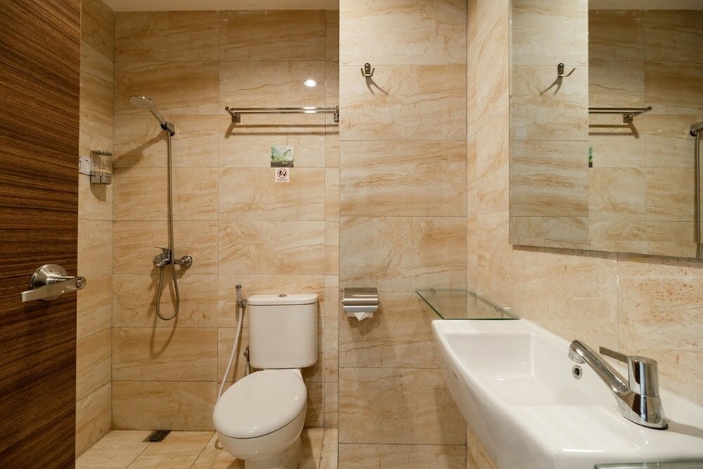 Фото RedDoorz Plus near Lippo Mall Kemang 2