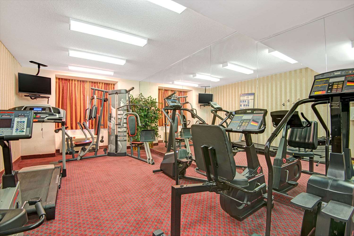 Фото Microtel Inn & Suites by Wyndham Raleigh