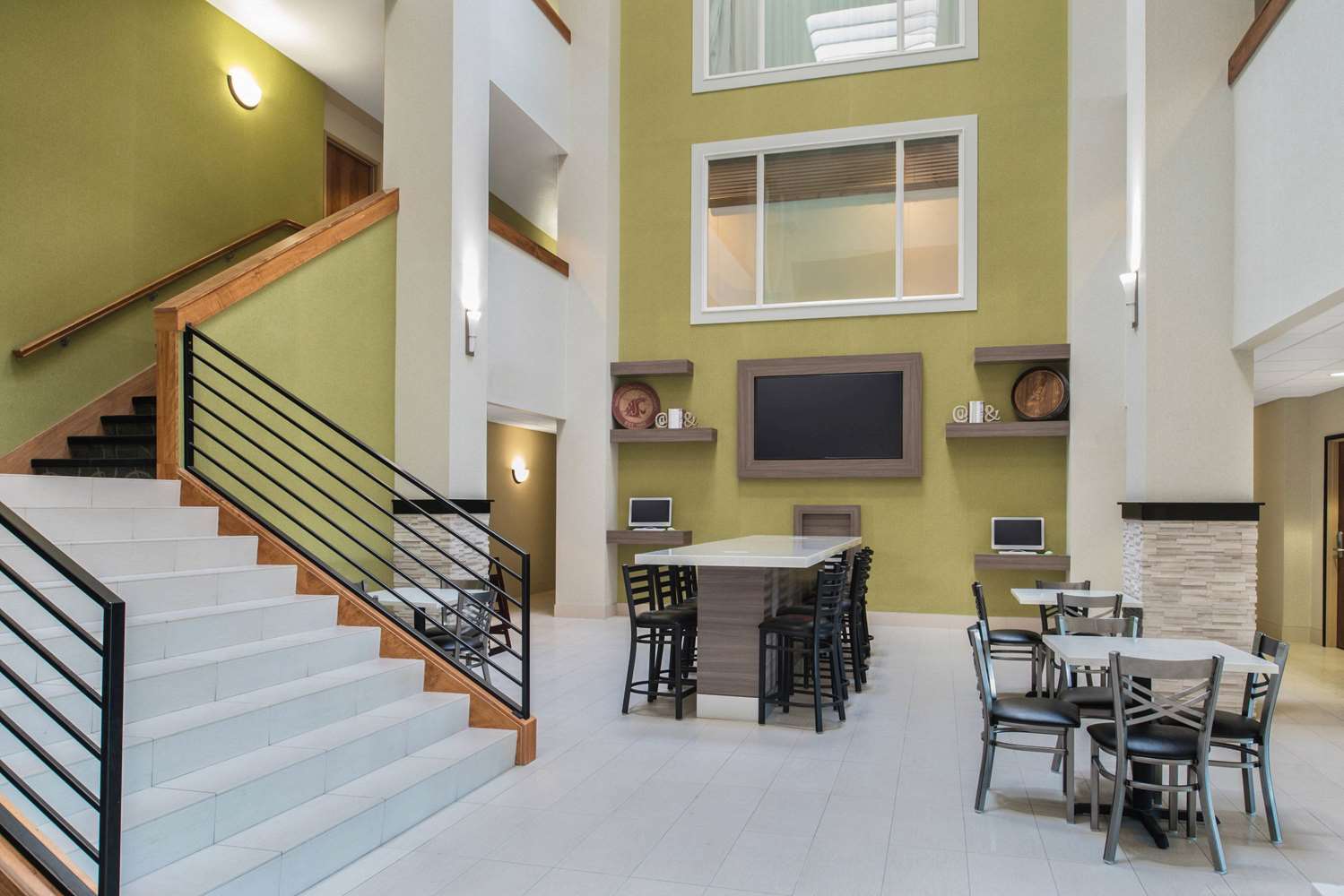 Фото La Quinta Inn & Suites by Wyndham Moscow Pullman