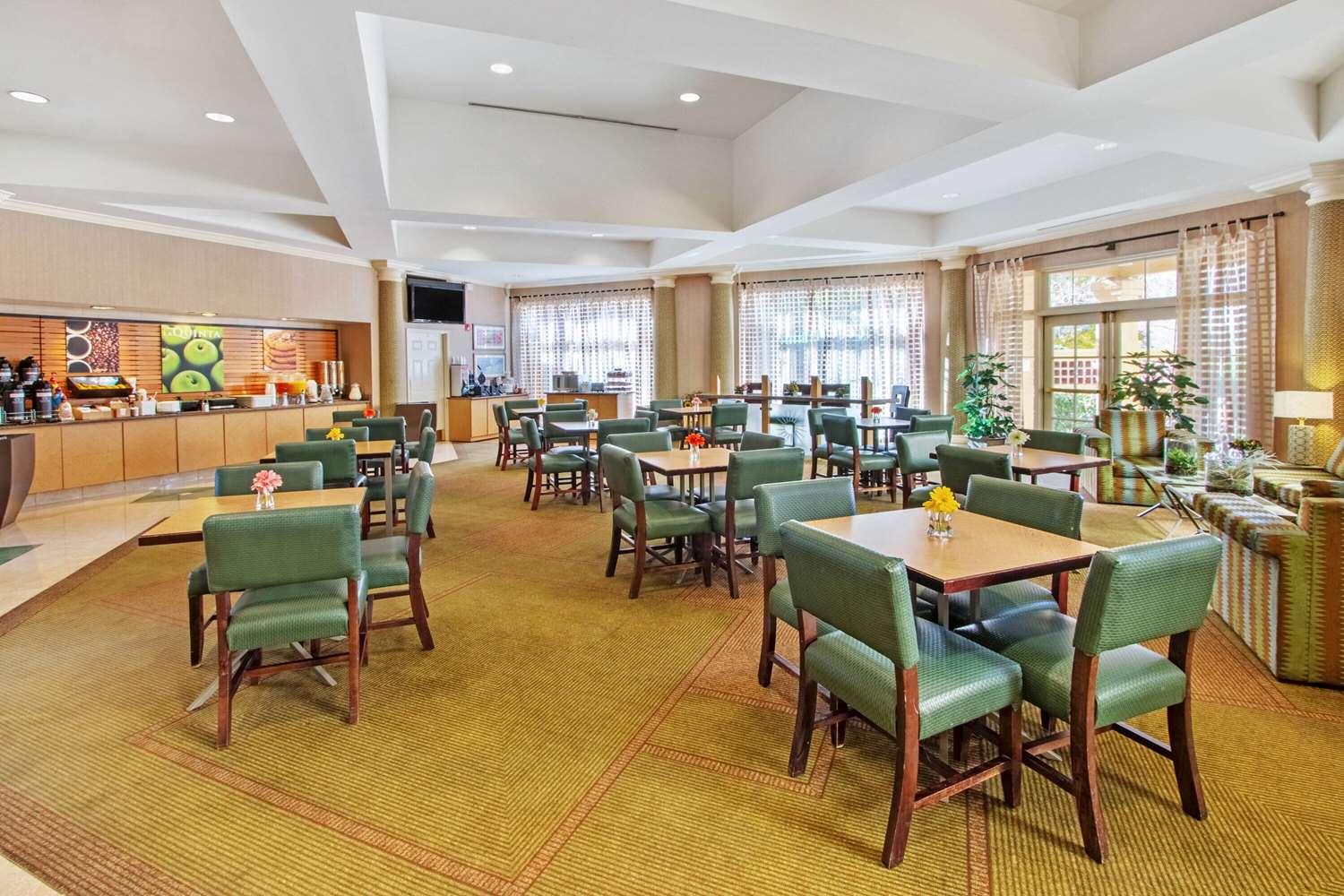 Фото La Quinta Inn & Suites by Wyndham Albuquerque West