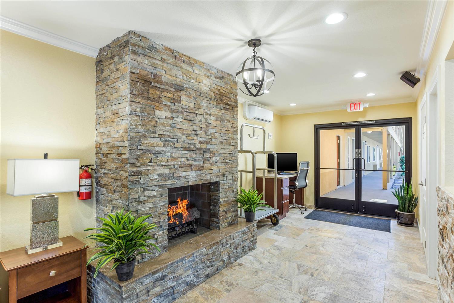 Фото Quality Inn Escondido Downtown