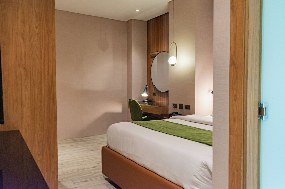 Фото Ironwood Hotel