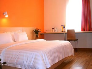 7 Days Inn (Near Zhongshan Middle Road (Guoquan Tires Market)), hotel