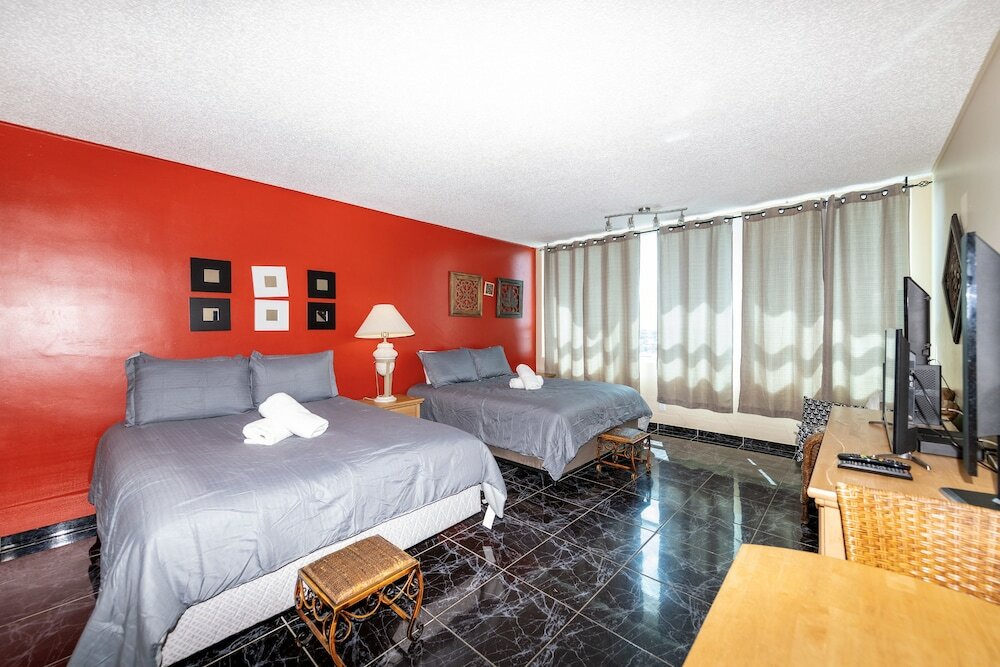 Фото Castle Beach Club Apartments