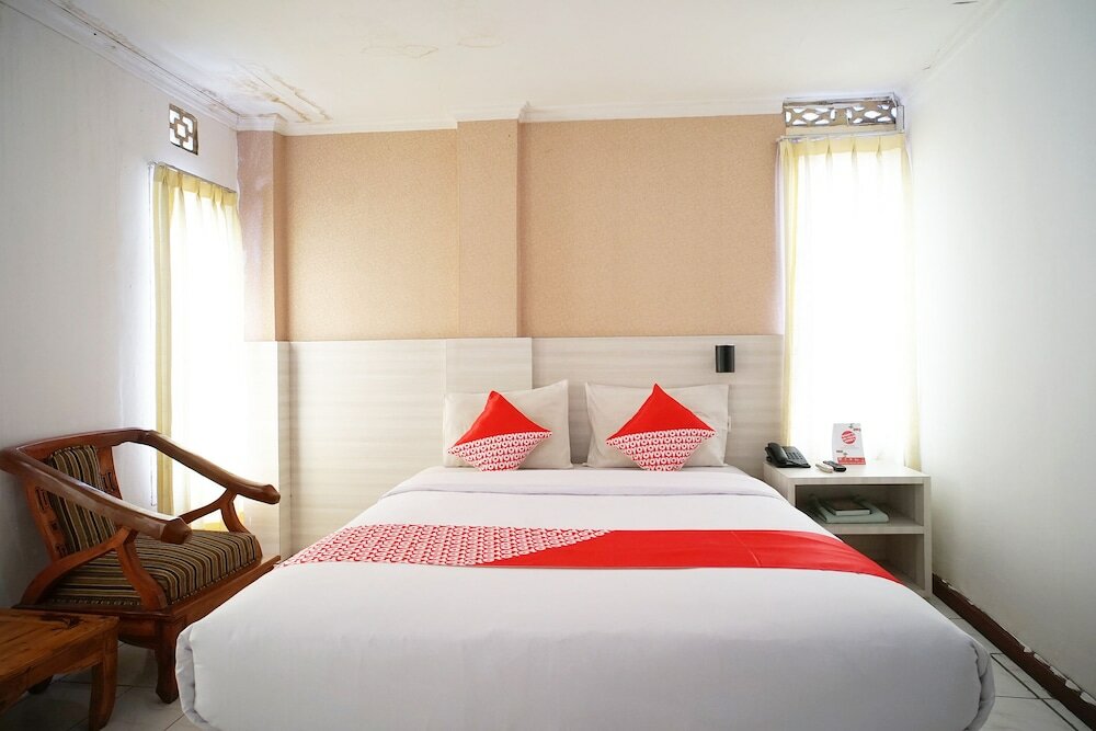 Фото Capital O 2885 Hemra Hotel