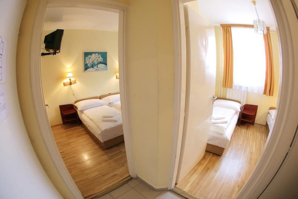 Фото Hotel Bara Budapest