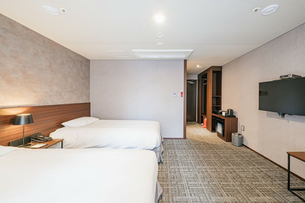 Фото Hotel With City