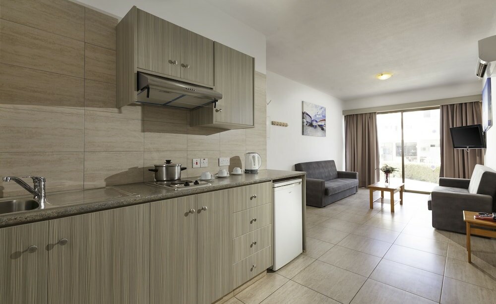 Фото Penelope Beach Hotel Apts