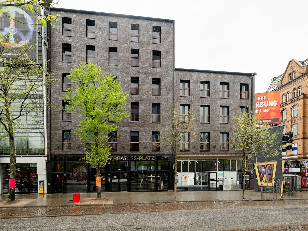 Фото отеля 2