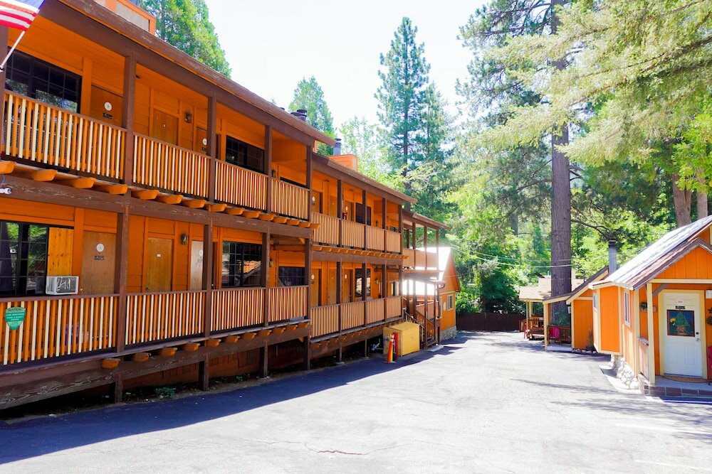 Фото Sleepy Hollow Cabins and Hotel