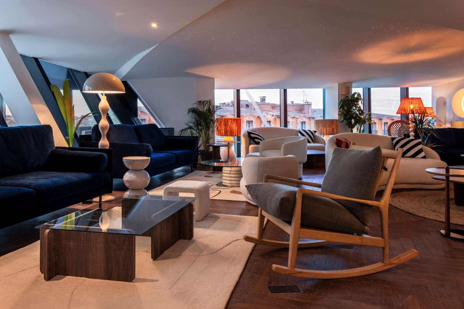 Фото DoubleTree by Hilton Nice Centre Iconic