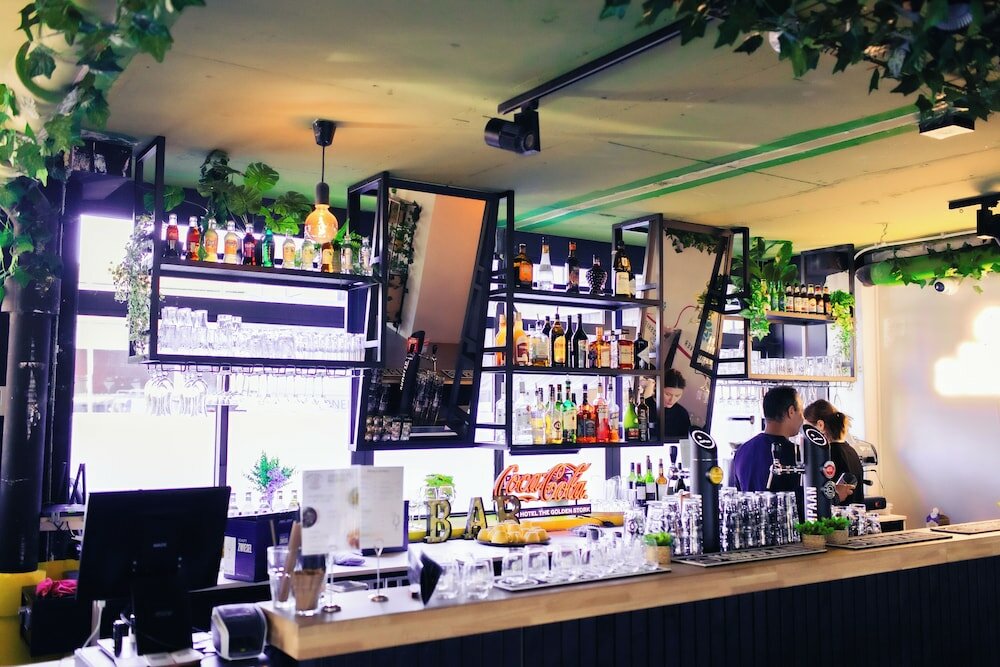 Фото Urban Hotel The Golden Stork