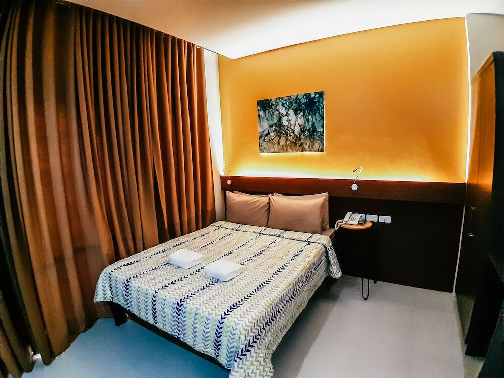 Фото Cres Ebo Mansion Hotel and Bistro