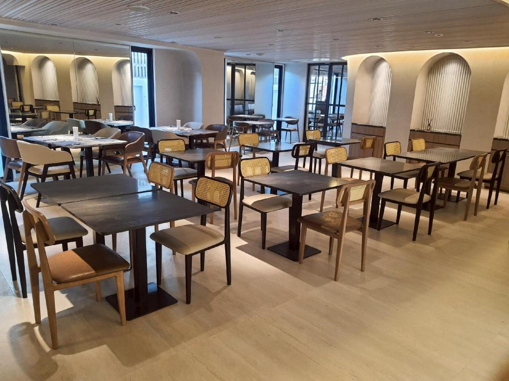 Фото Away Bangkok Sukhumvit