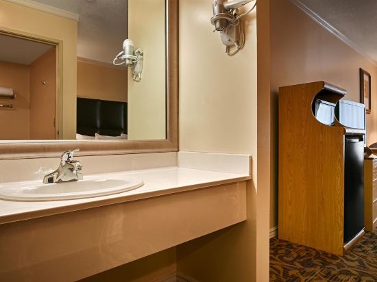 Фото Best Western Plus Northwoods Inn