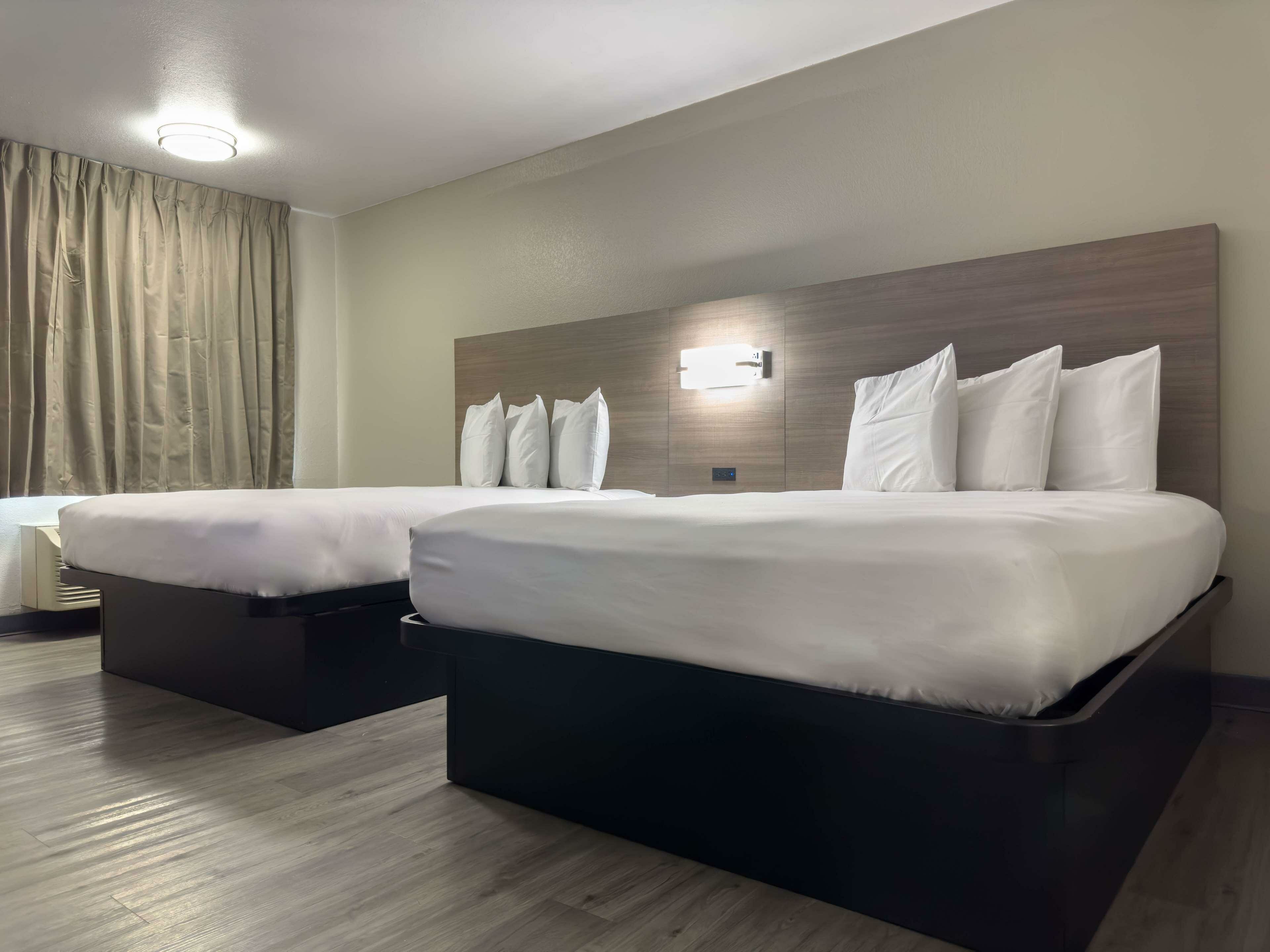 Фото Americas Best Value Inn Austin University