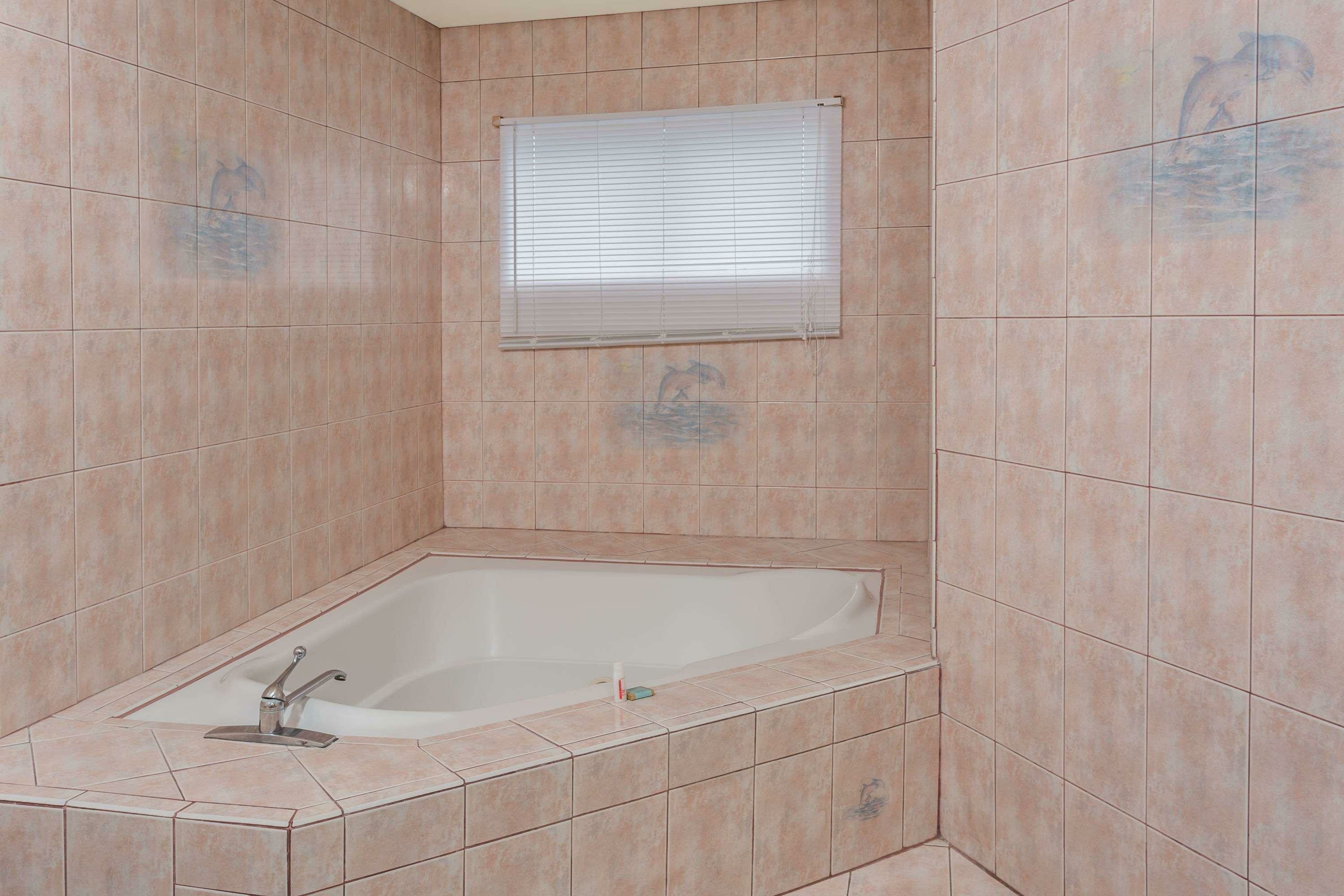 Фото Travelodge by Wyndham San Clemente Beach