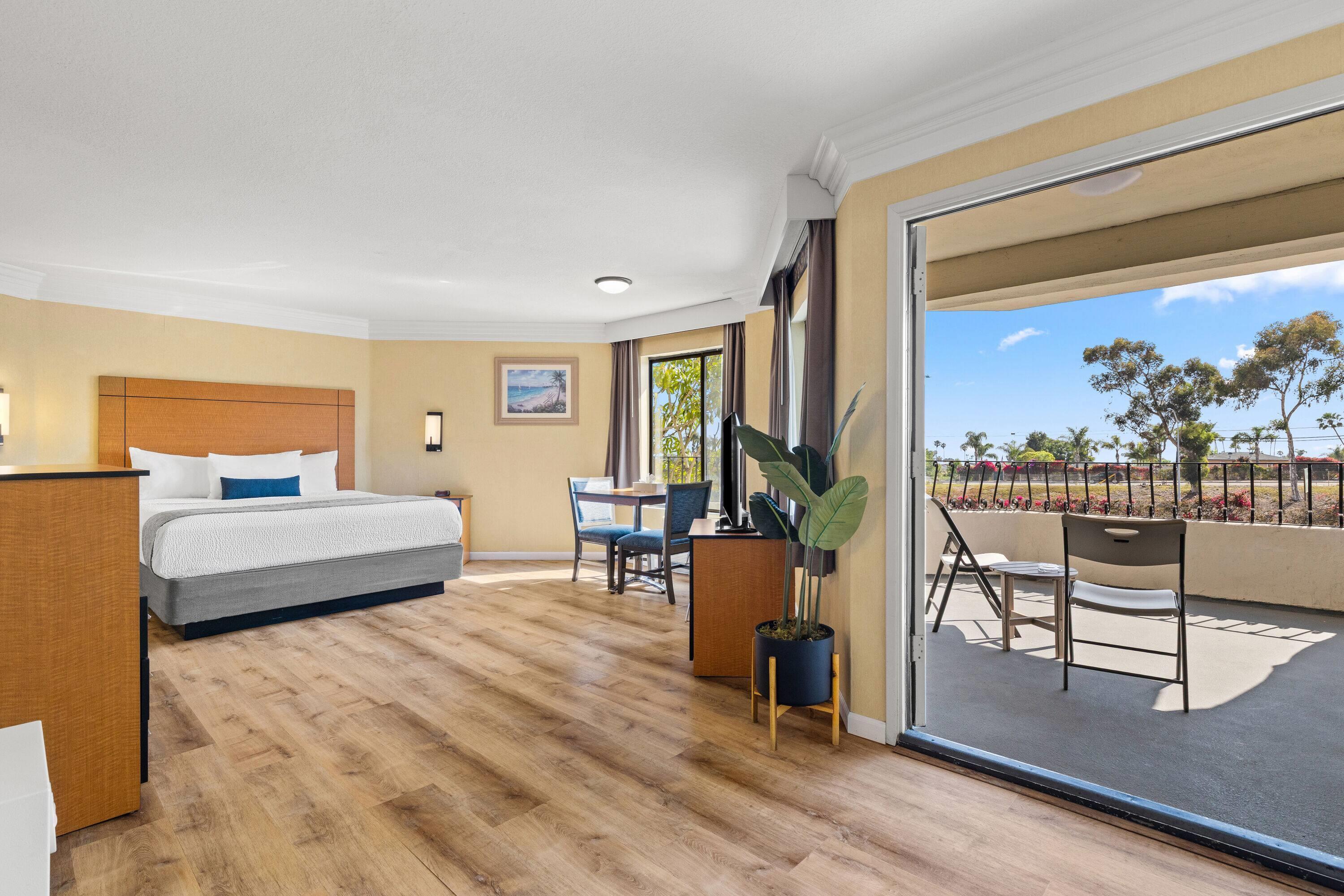 Фото Travelodge by Wyndham San Clemente Beach