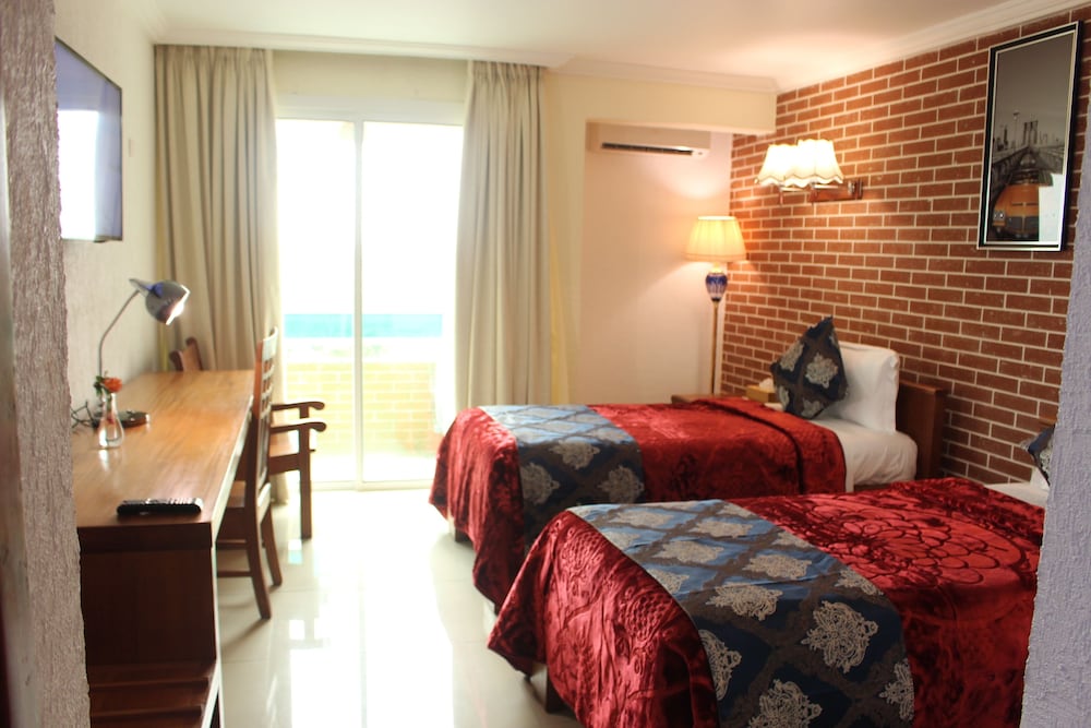 Фото Adamaoua Grand Hotel