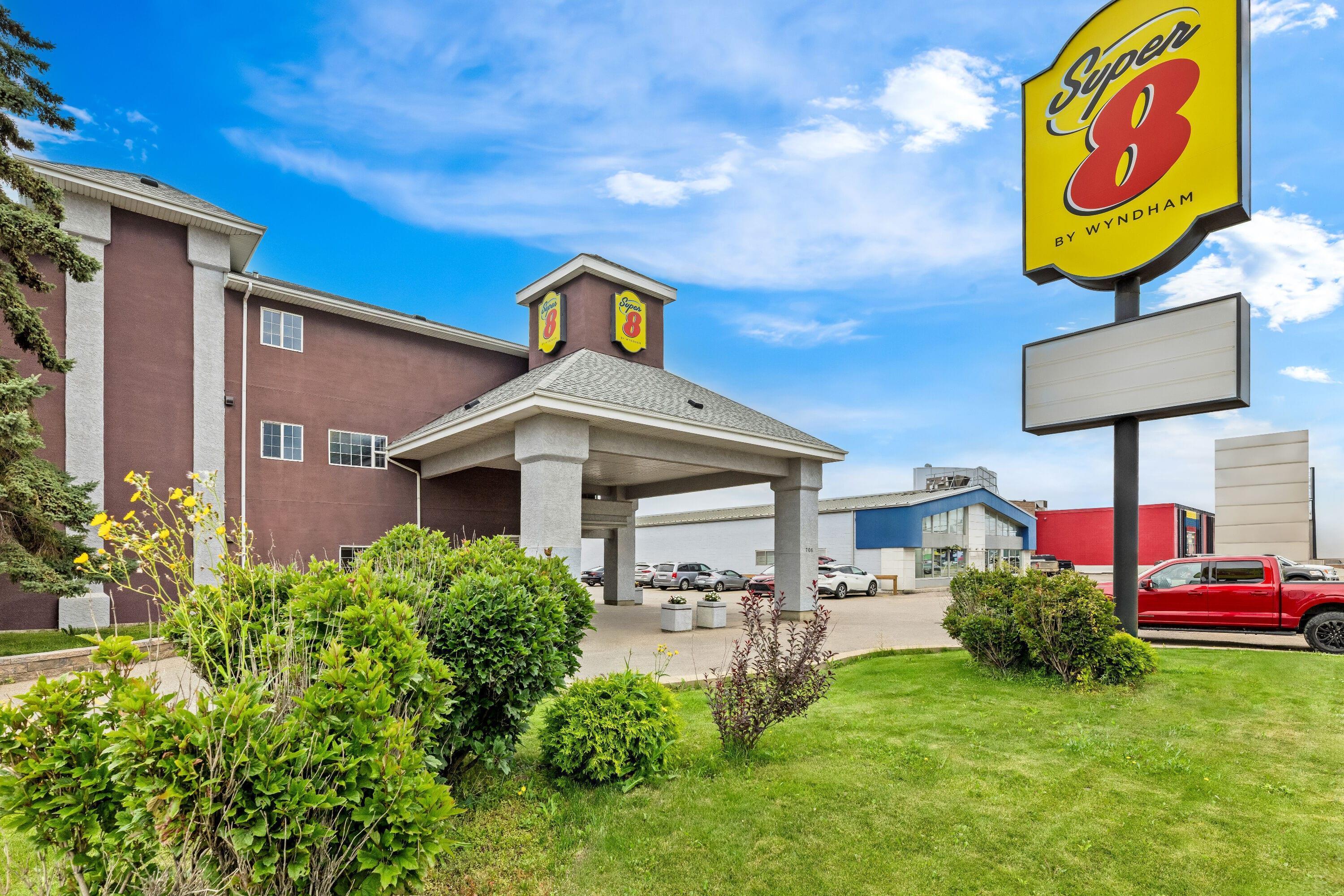 Фото Super 8 by Wyndham Saskatoon Near Saskatoon Airport