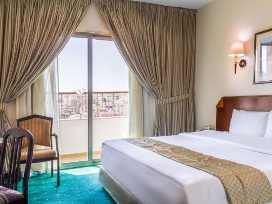 Фото Days Inn by Wyndham Hotel Suites Amman