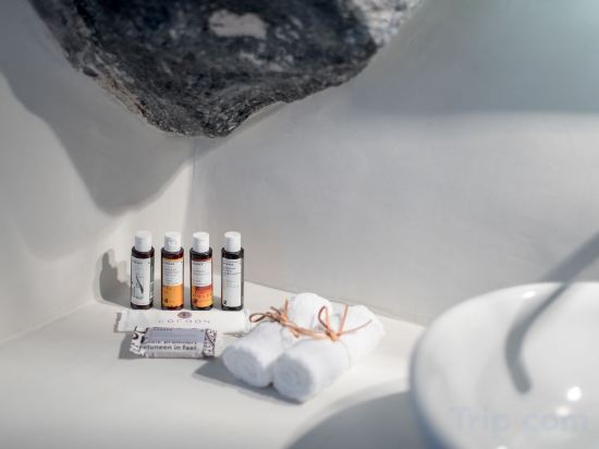 Фото Cocoon Suites