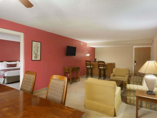 Фото Ramada by Wyndham Raleigh