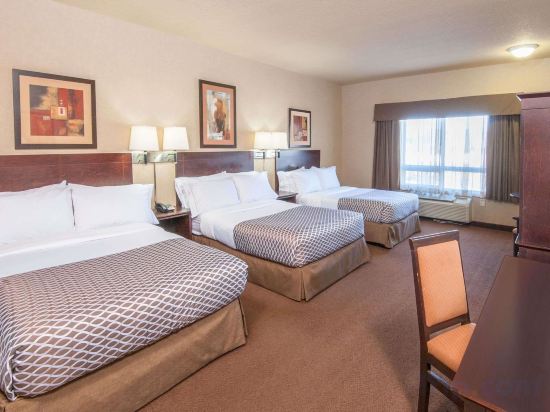 Фото Ramada by Wyndham Drumheller Hotel & Suites