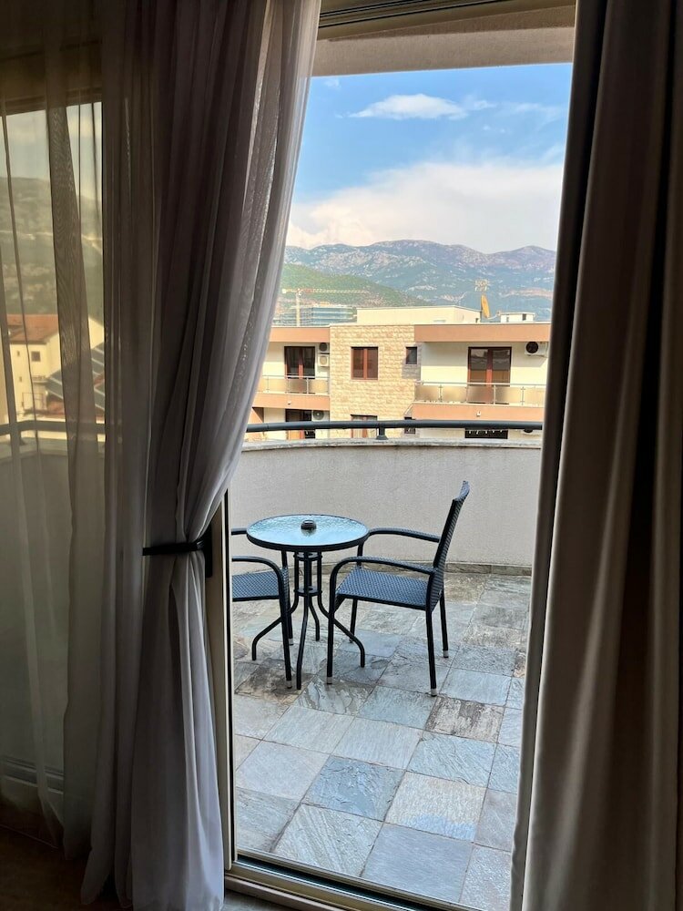 Фото Hotel Atina