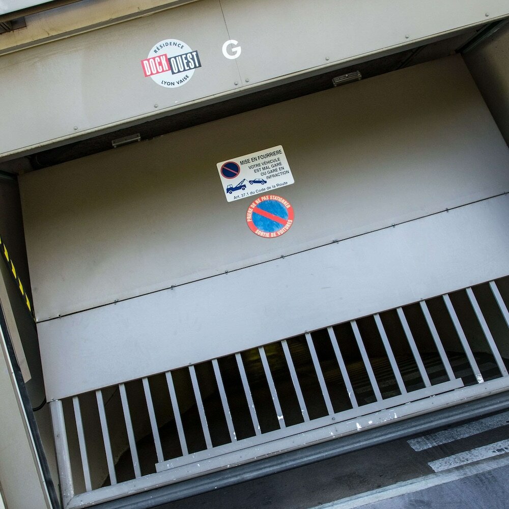 Фото Adonis Lyon Dock Ouest