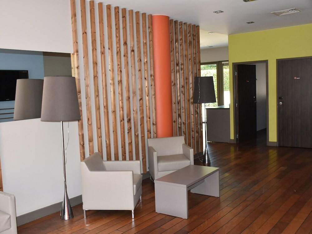 Фото Adonis Lyon Dock Ouest