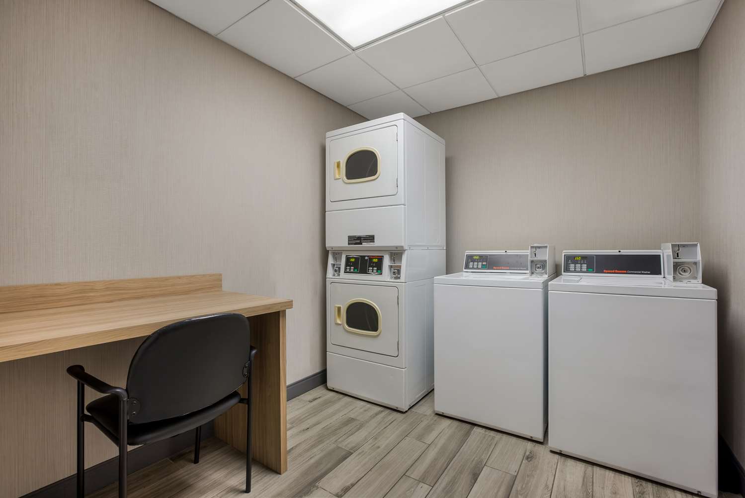 Фото Hampton Inn Linden