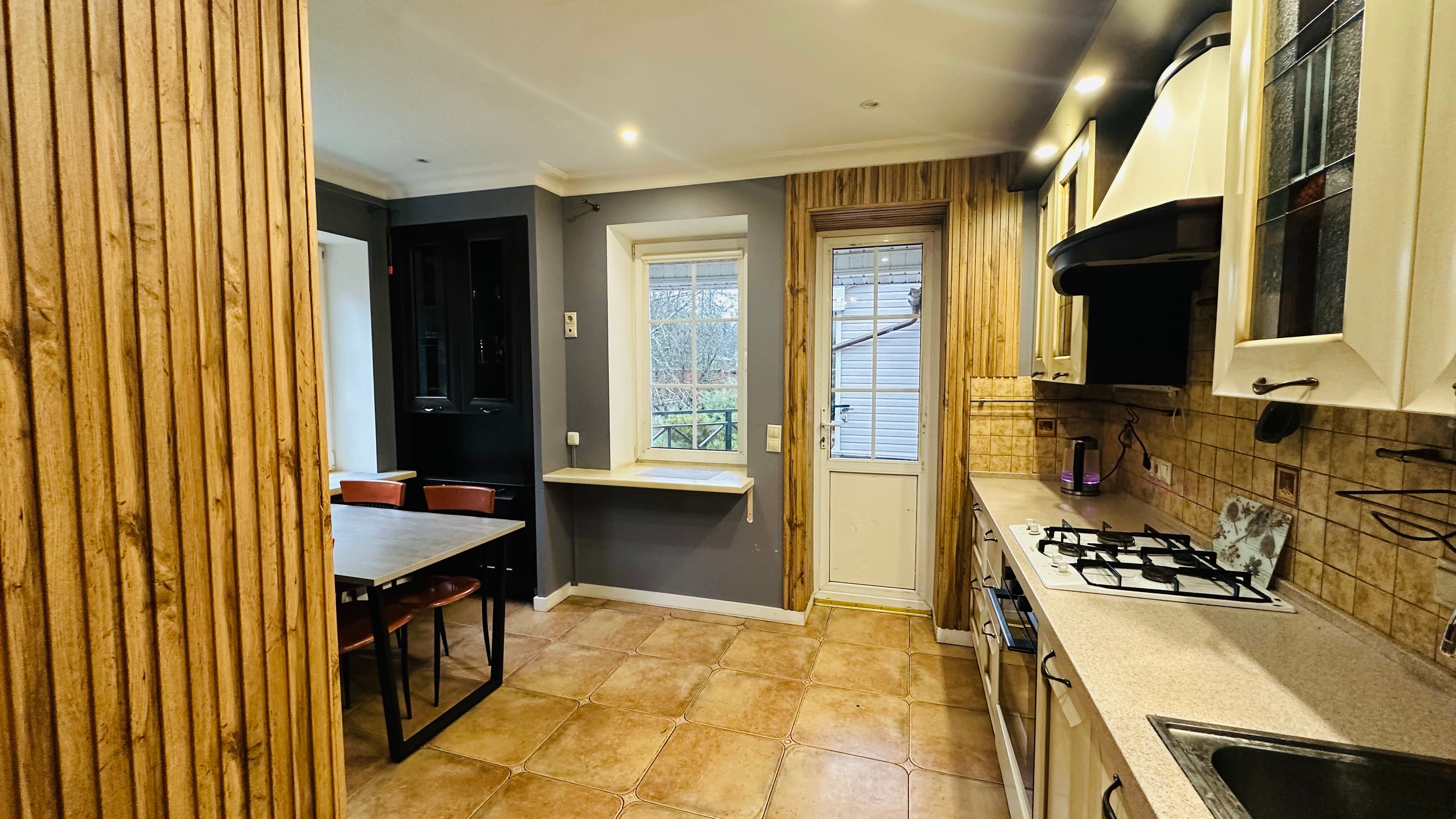 Фото Загородный дом с бассейном