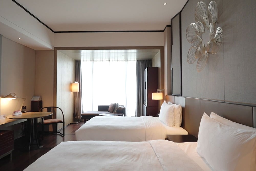 Фото Hualuxe Xiamen Haicang Harbour View, an Ihg Hotel