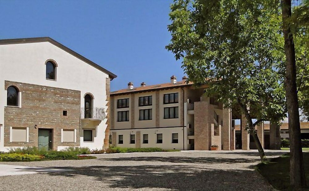 Фото Corte della Rocca Bassa