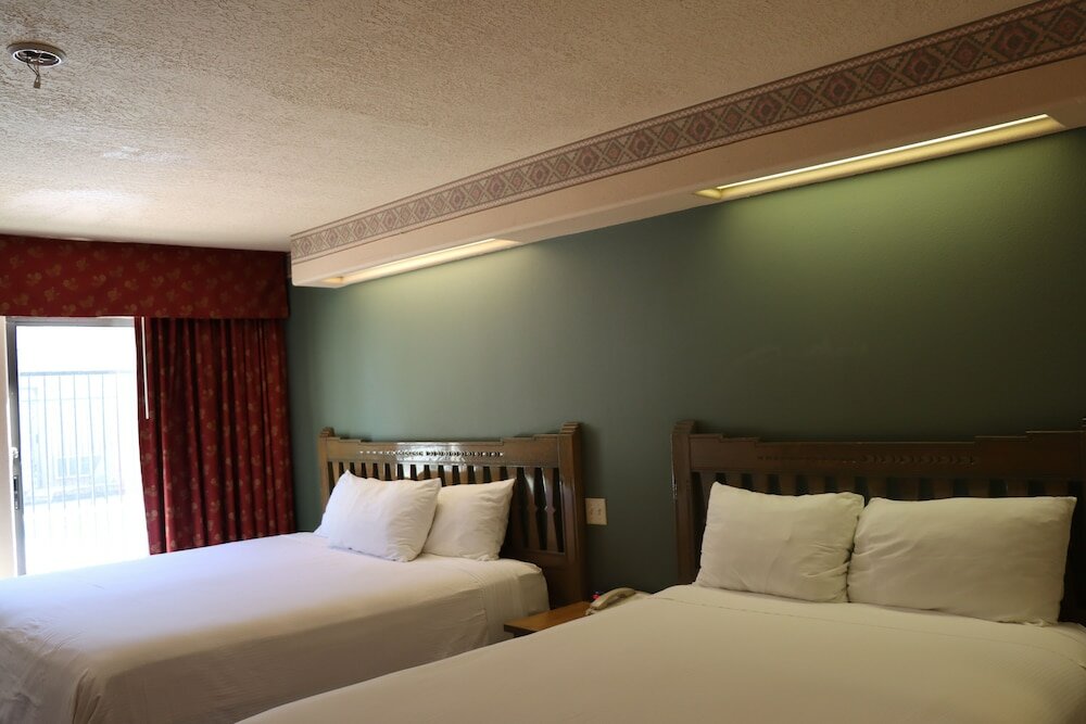 Фото Sagebrush Inn & Suites