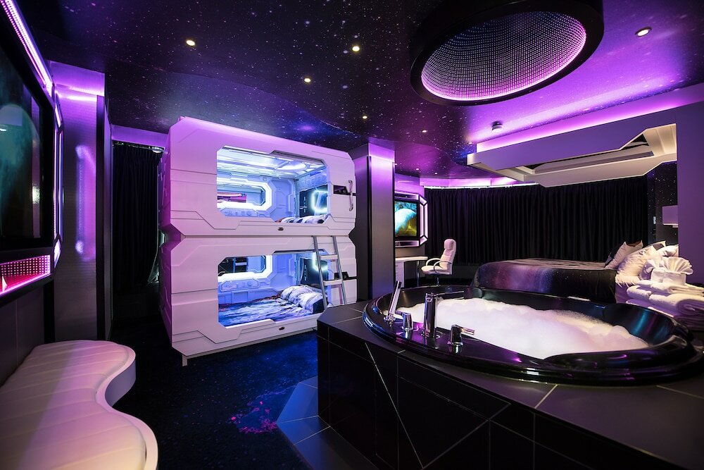 Фото Fantasyland Hotel