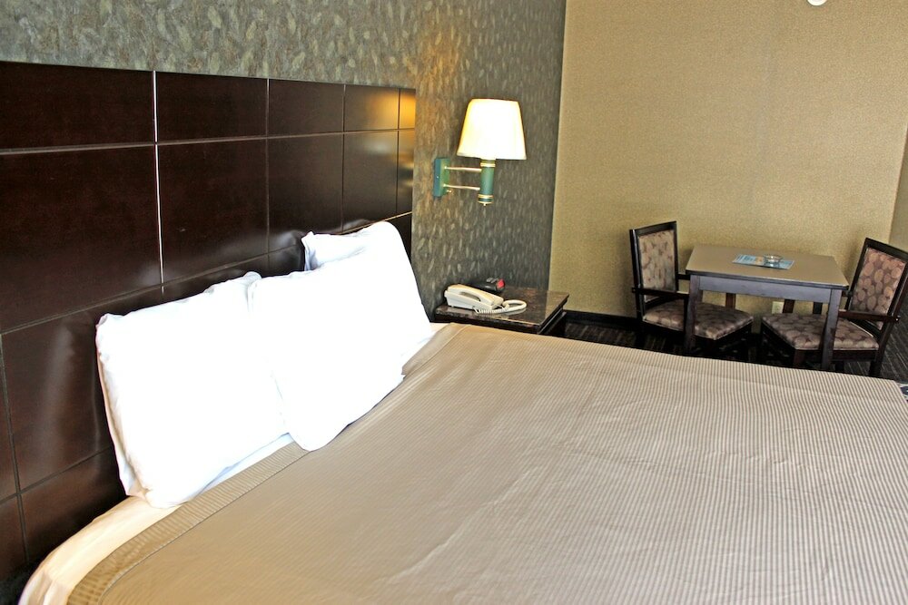 Фото Crystal Inn Suites & Spas