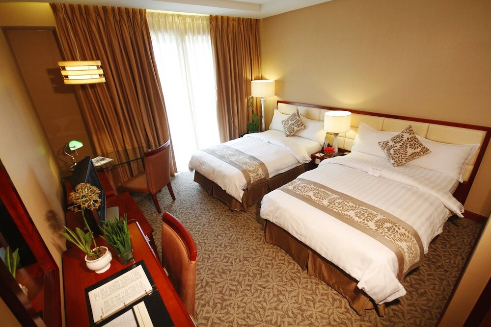 Фото The Avenue Plaza Hotel