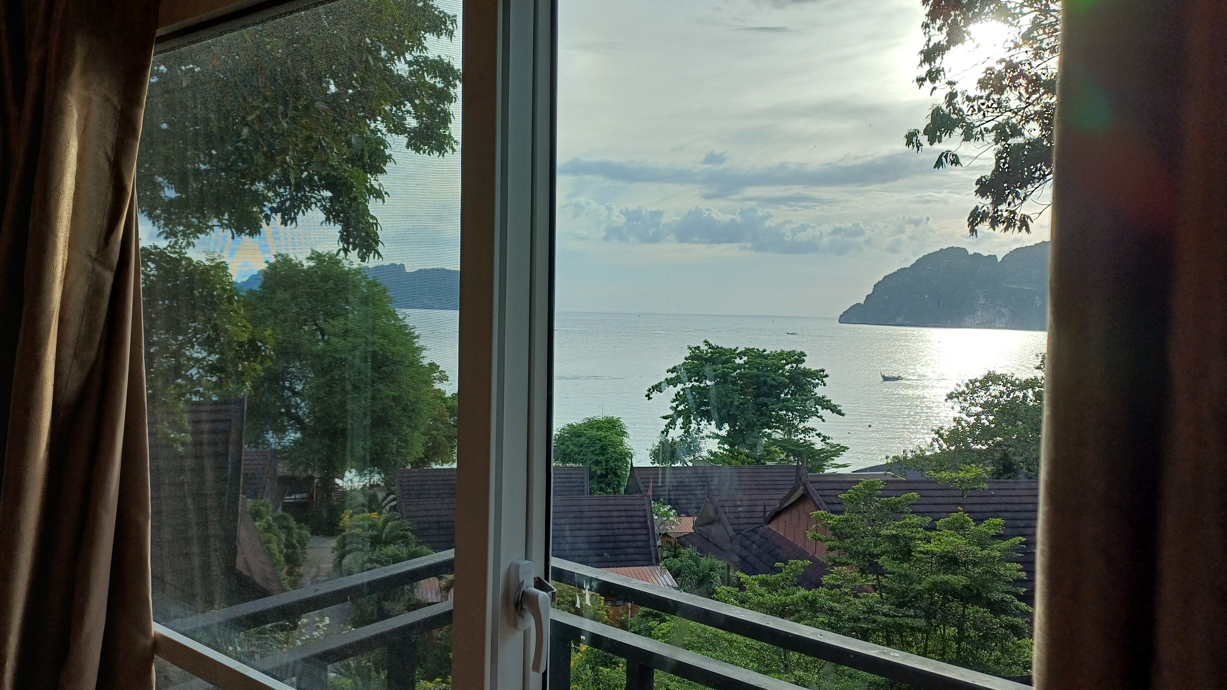 Фото Phi Phi Long Beach Resort & Villa