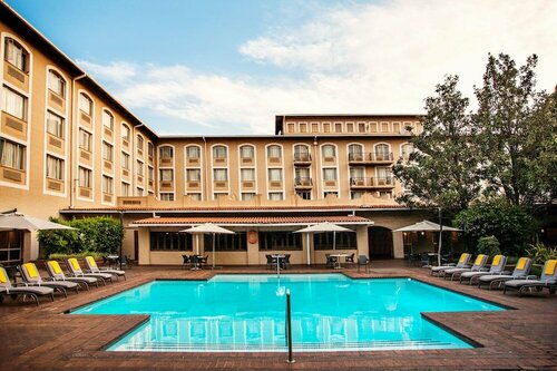 Внешний вид отеля Garden Court O. R. Tambo International Airport в Городе Метрополитенского Муниципалитете Экурхулени, фото 3