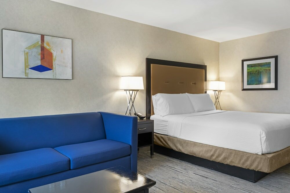 Фото Holiday Inn Express Colton-Riverside North, an Ihg Hotel